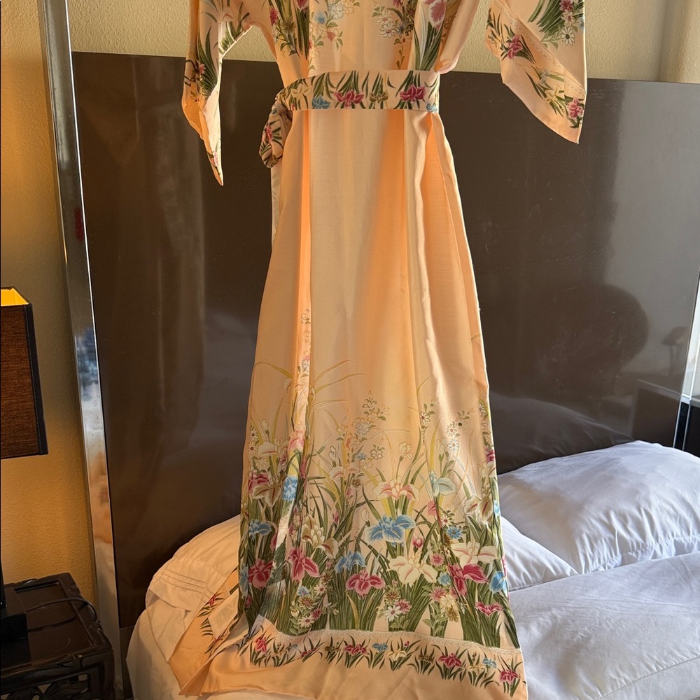 Neiman Marcus peachy Cream Floral Wrap Dress for a queen - Picture 6 of 6